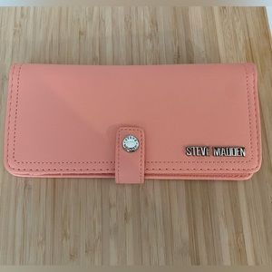 Steven madden coral wallet